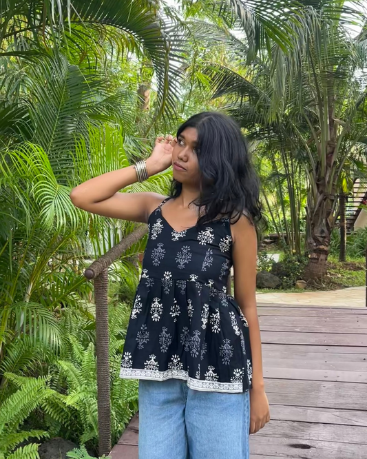 Kaali Phoolon Ki Baagiya