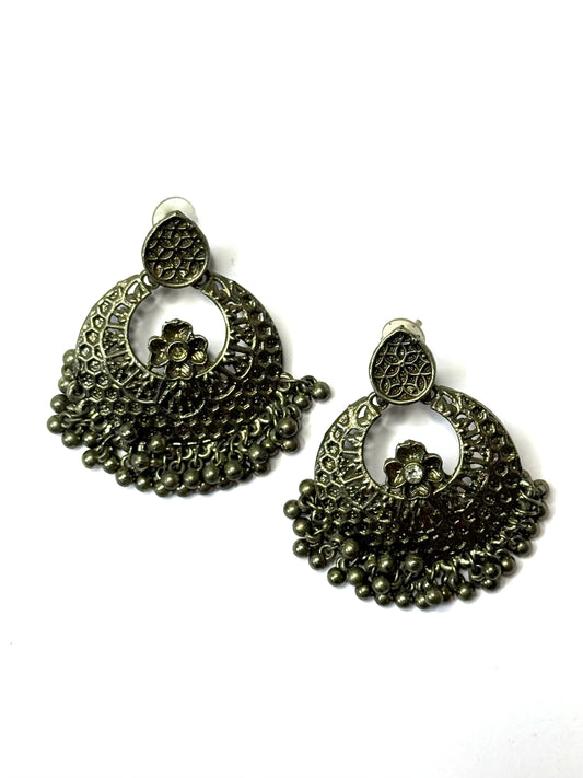 Heer Baalis golden oxidised earring
