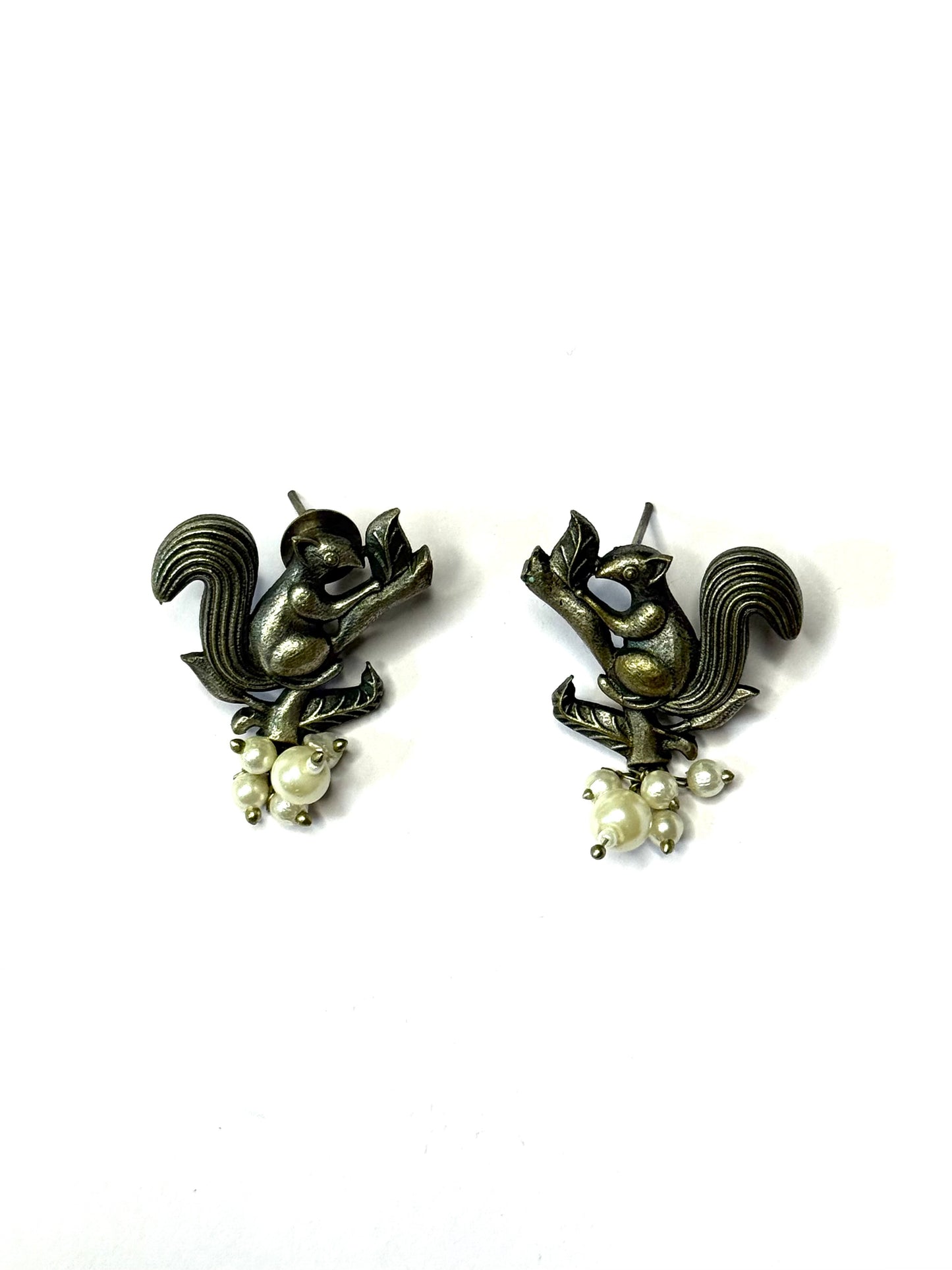 गिलहरी (Gilheri) Oxidised earring