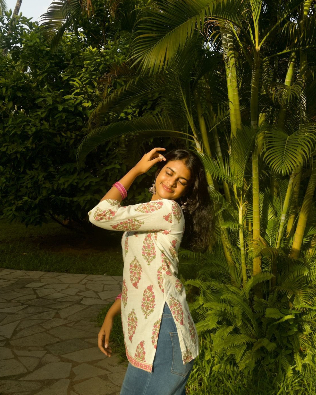 Gulzar – poetic and full of floral charm